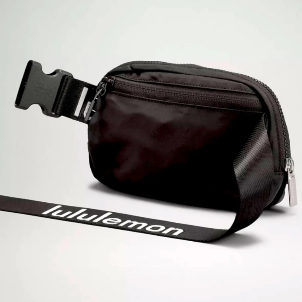 Lululemon Black Everywhere Belt‎ Bag with Logo Strap NEW
